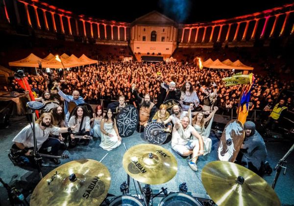 Urmareste noul videoclip GOD – The Barbarian Horde
